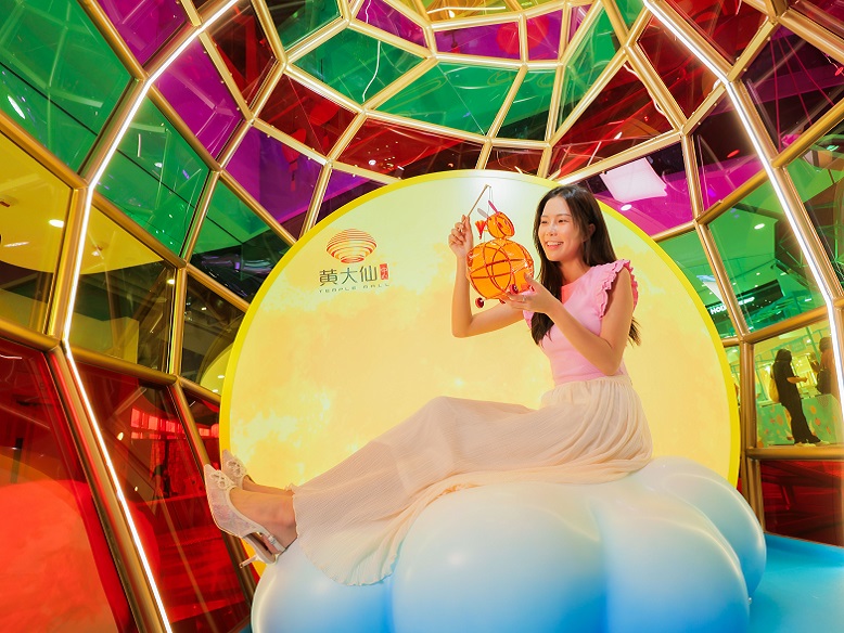 Some visitors choose to bring their own rabbit lanterns for photos.
