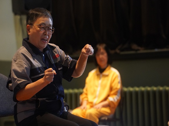 热爱驾驶的Stella，希望人世间有爱与和平。