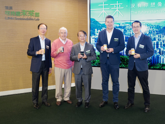The Opening Ceremony of Link Sustainability Lab was officiated by (from left to right) Food Angel Chairman Antony Leung, Link Chairman Nicholas Allen, Director of Environmental Protection Dr Samuel Chui, Link Chief Operating Officer Ex. Mainland China Greg Chubb, and Assistant Director (Fisheries and Marine Conservation) of the Agriculture, Fisheries and Conservation Department Patrick Lai.