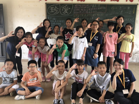 Emily以往一直有定期到內地偏遠貧困山區進行義教，心願是希望在30歲前，花一至兩年時間，長時間駐內地進行義教。