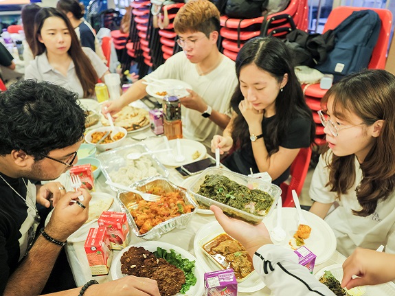 Yee-ching and fellow Link University Scholarship awardees enjoying food at a mosque.  