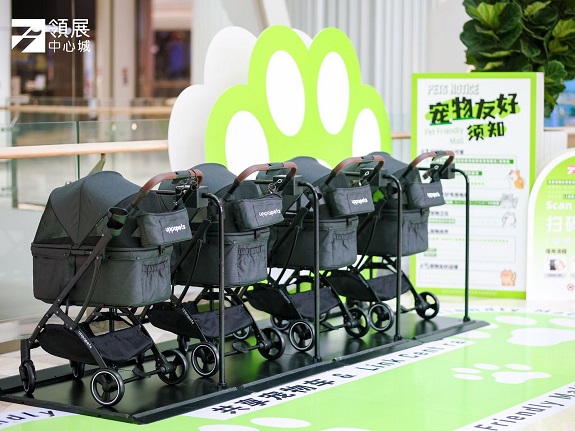 Link CentralWalk goes the extra mile to offer pet owners a variety of amenities, including communal strollers, wet wipes, waste disposal bags, pet pads and leashes.