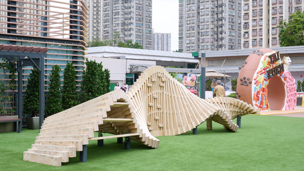 In mid-May, a brand-new rest space was opened on the first floor of Link’s Tai Yuen Commercial Centre. The idea for this placemaking project is to turn a public area into a community facility for parents to enjoy with their children and pets, with artistic and recreational elements being added at the same time. All these help make it a popular check-in spot for families.