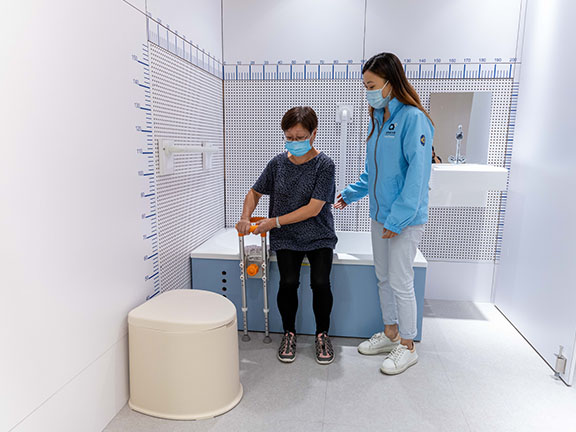 Occupational therapists provide professional information on genrontech and consultations