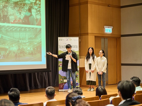 Nick与其他团队成员把课堂所学的环保及可持续发展知识，应用在商场改善项目内。