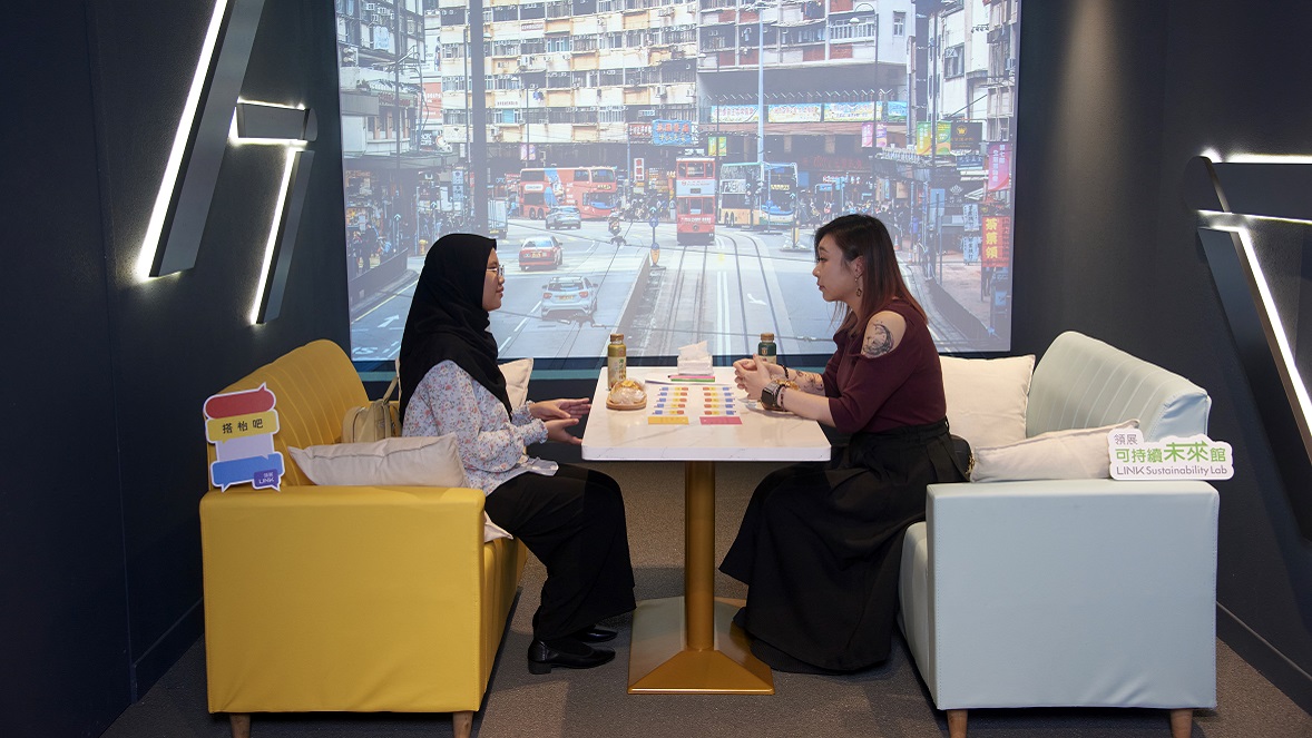 Link Sustainability Lab hosted Hong Kong’s first-ever “Table Talk” in December. Participants were each given 15 minutes to converse and get to know a stranger of a different age group and background. 