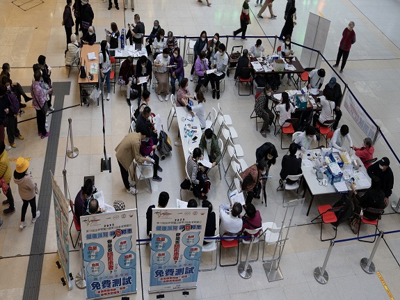 The Hong Kong Kidney Foundation, the Hong Kong Society of Nephrology and the Hong Kong Association of Renal Nurses set up health check stations at five Link's shopping centres.