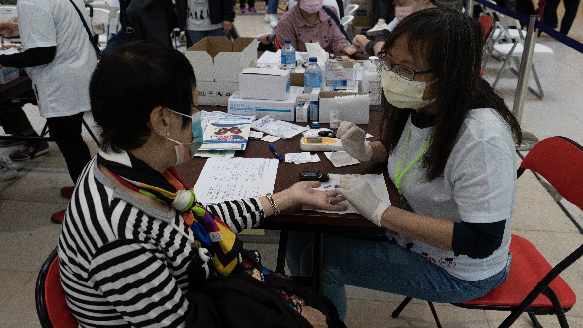 To coincide with the World Kidney Day on 9 March, the Hong Kong Kidney Foundation, the Hong Kong Society of Nephrology and the Hong Kong Association of Renal Nurses set up health check stations at five Link's shopping centres, namely Lok Fu Place, Kai Tin Shopping Centre, Hoi Fu Shopping Centre, Heng On Commercial Centre and Tin Shui Shopping Centre in February. Free health check-ups services including blood glucose, blood pressure and bloodlipid tests were provided for adults.