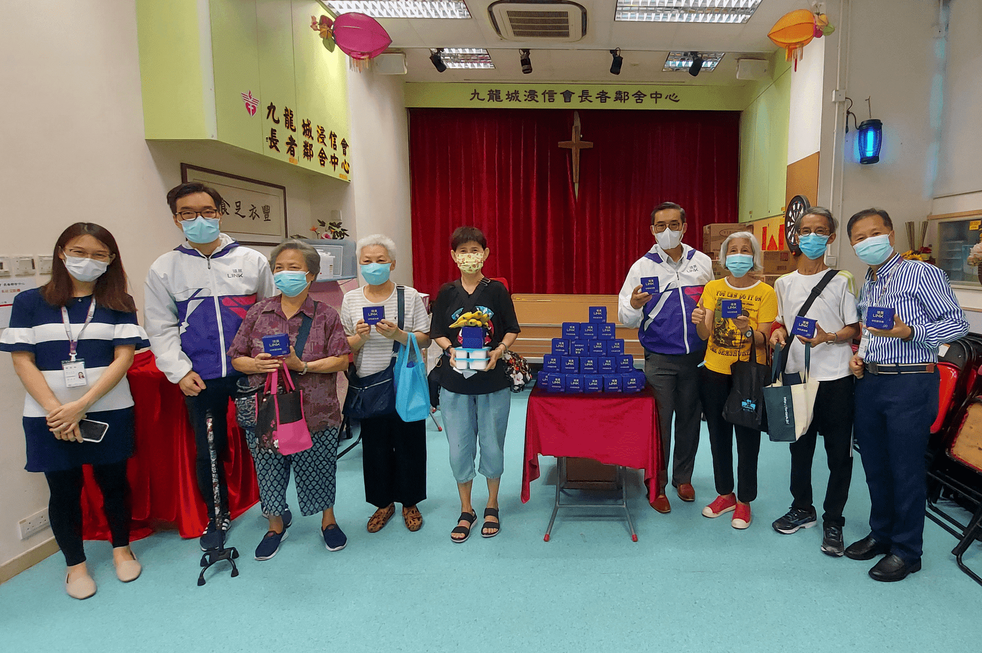 On behalf of Lok Fu district, which accumulated the most mileage among the six participating districts, Link offered 1,000 reduced-sugar mooncakes to residents through five welfare NGOs in Lok Fu district.
