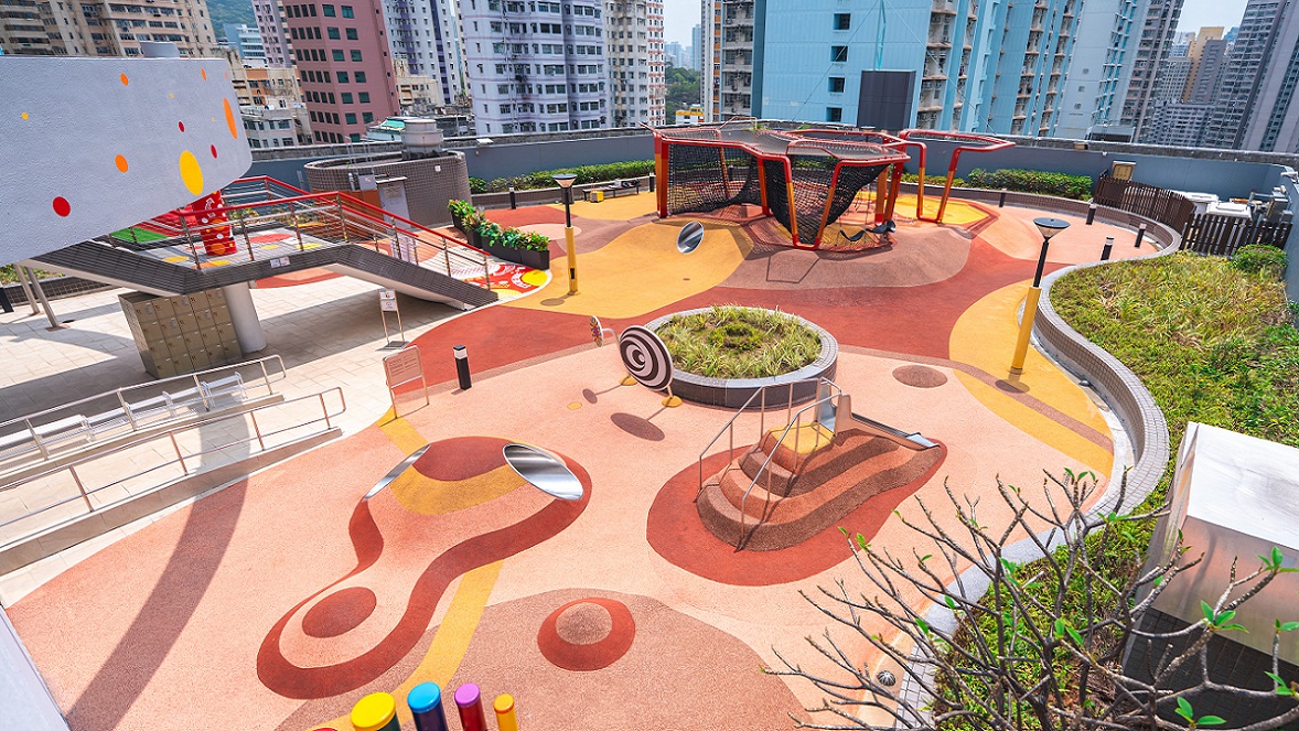 The outdoor adventure playground at Link's Tsz Wan Shan Centre has been completely revitalized, now featuring a vibrant design theme of bold colours and playful polka dots. With a variety of upgraded play facilities, it offers children an exciting new place to explore and enjoy.