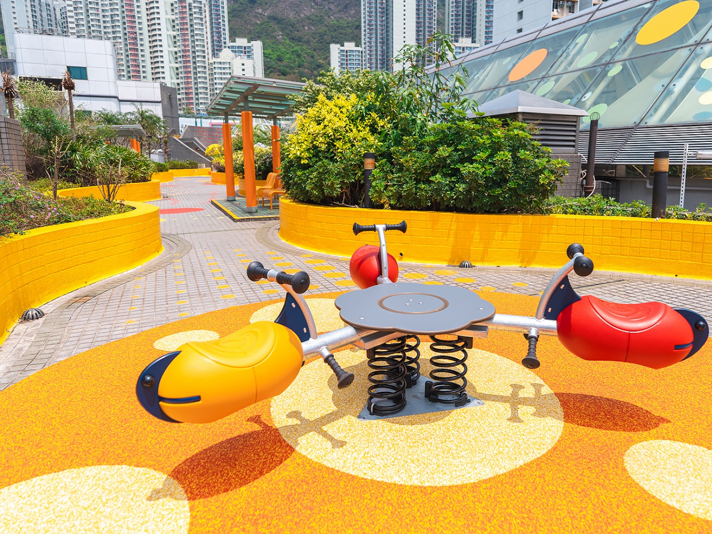 From the ground to the transparent canopy above, the playground is adorned with carefully designed circular patterns—symbolizing individuals in society who are unique yet deeply connected.