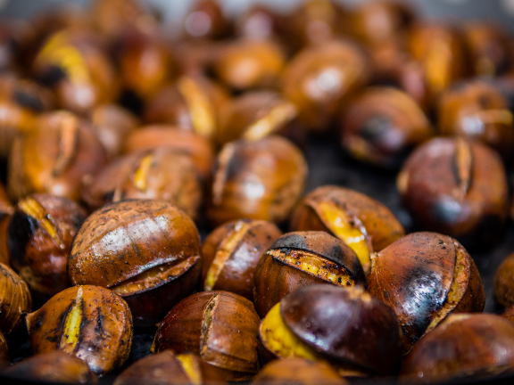 Roast chestnuts at home with an air fryer.