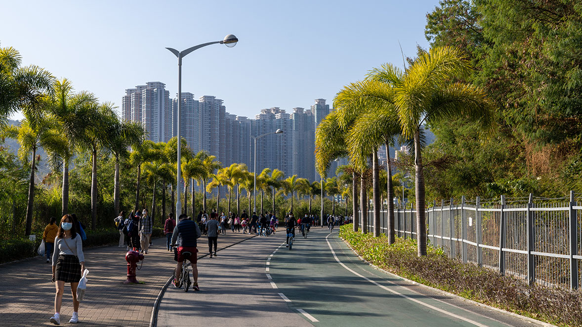 今年8月，領展首次主辦全港「街坊車神挑戰賽」，號召全民開心做運動。《823頻道》乘勢推薦3條市區單車徑，讓大家在陽光下來個香港單車遊。