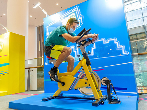 A Romanian participant, George has sprinted more than 2341 meters in 5 minutes and become one of the top 3 cyclists in Lam Tin.