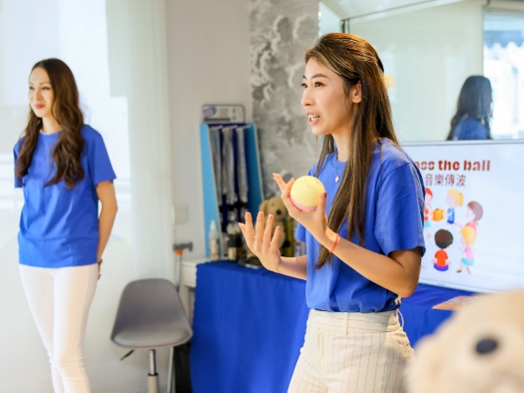 Rise Wise Foundation founder Anthea Yung Hamnett (right) leads the training of therapy dogs.