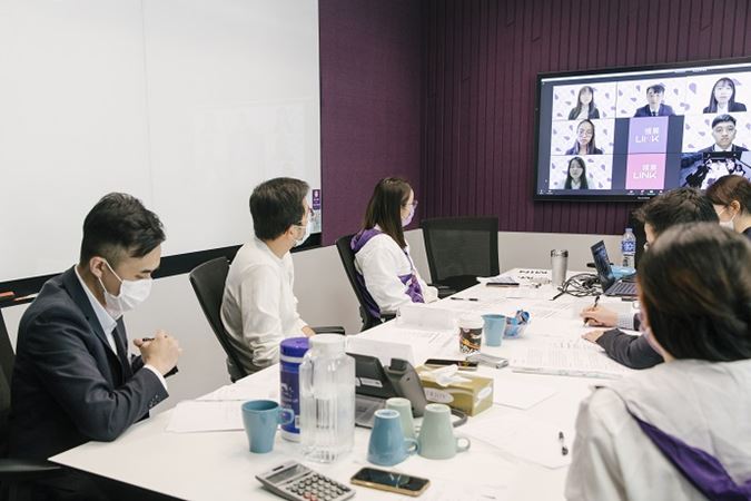 Interview Day was held on 20 November 2021 in a hybrid format, with short-listed applicants joining online and a panel of 60 judges comprising esteemed members from the NGO, business, media, education, public sectors, the Hong Kong Council of Social Service and Link joining physically at Link’s headquarters.