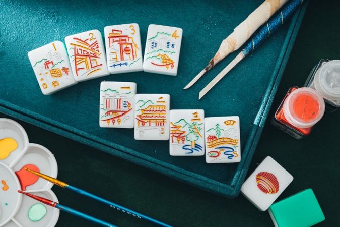Be dazzled by the rare vintage hand-carved mah-jong tiles and the set designed by Karen Aruba and hand-carved by Master Cheung for the event, with the eight Flower tiles featuring the cultural and storied motifs of Wong Tai Sin, showing the inheritance of craftmanship.  