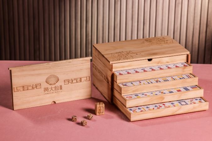 During the promotion period, Link members with net e-spending totalling $8,888 or above accumulated in seven consecutive days at Temple Mall (min. two and max. five original copies of machine-printed receipts from different merchants) can redeem for a “Temple Mall X The Art of Mah-jong Craft Deluxe Mah-jong Set”. (650 sets are available on a first come, first served basis while stock lasts.)