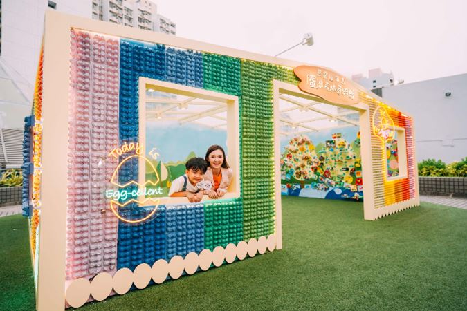 Tsz Wan Shan Shopping Centre joins Japanese egg brand Freds and Hong Kong recycling artist Agnes Pang to present the Forest-themed Art Gallery in the 7/F Sky Garden, featuring hundreds of artworks by children made from recycled egg cartons.