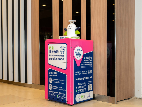 15 food collection boxes from Food Angel have been set up at Link’s shopping malls for the public to donate expired, unopened, or undamaged food. These are given to the underprivileged and needy.